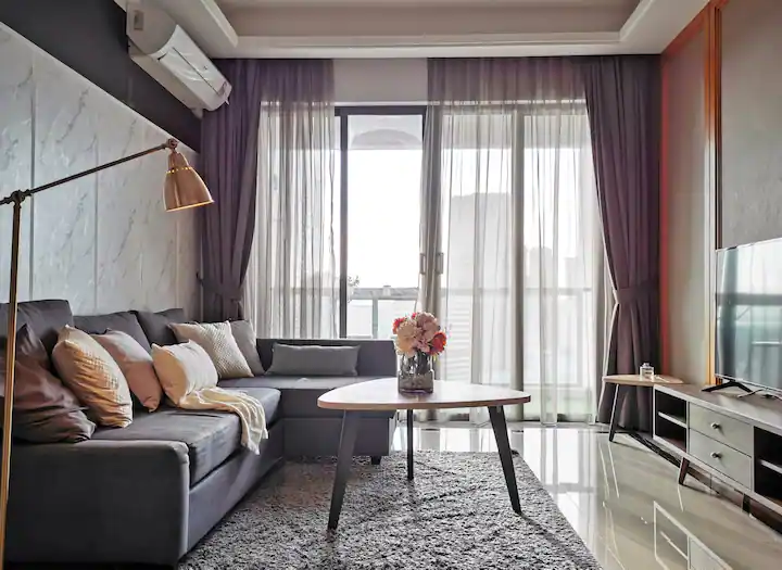 Cover image for 4-Room HDB at Bukit Timah